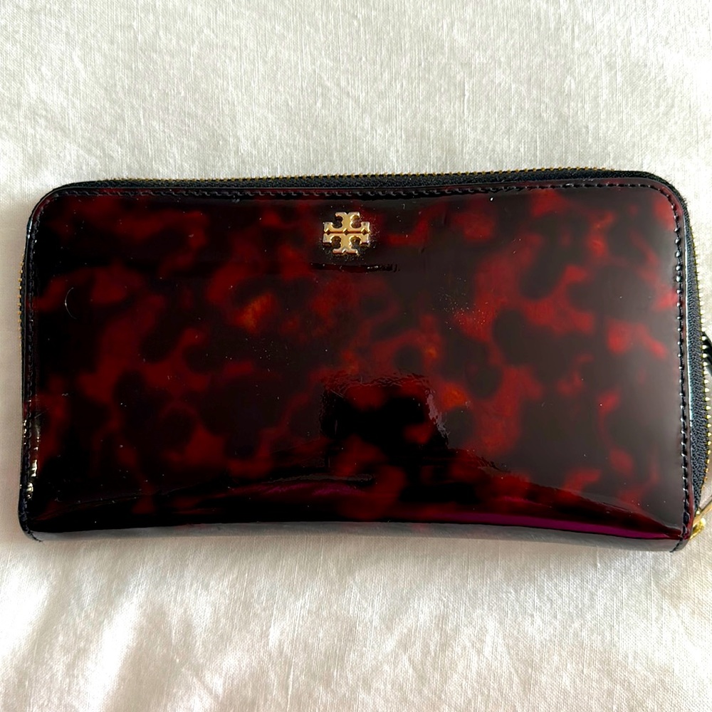 UGC Patent leather tortoise Tory Burch wallet